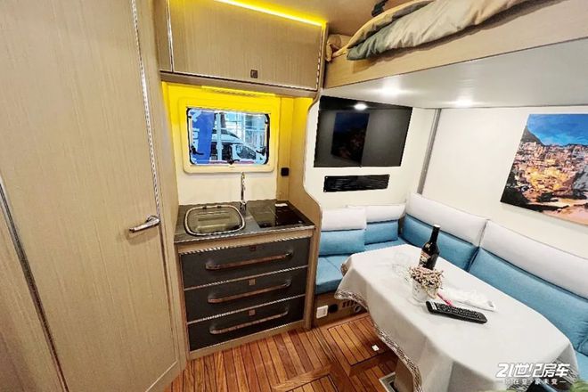 乔翔最新房车，现代旅行方式的革新引发争议与热议