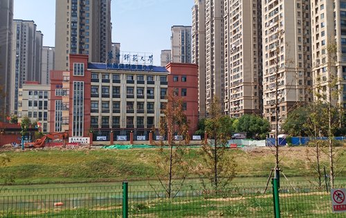 保利南侧小学最新动态，自然美景的探索之旅启幕