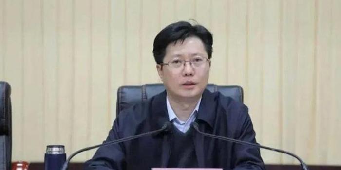 湖北领导层新变化，邻里间的温馨故事揭示领导调整最新动态